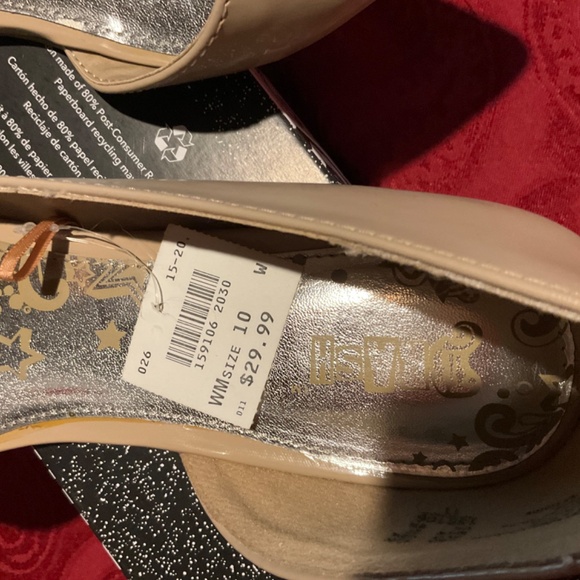 Payless Woman’s Brash Beige patent dressy/casual slip-on flats. Size 10W NWT - Picture 8 of 15
